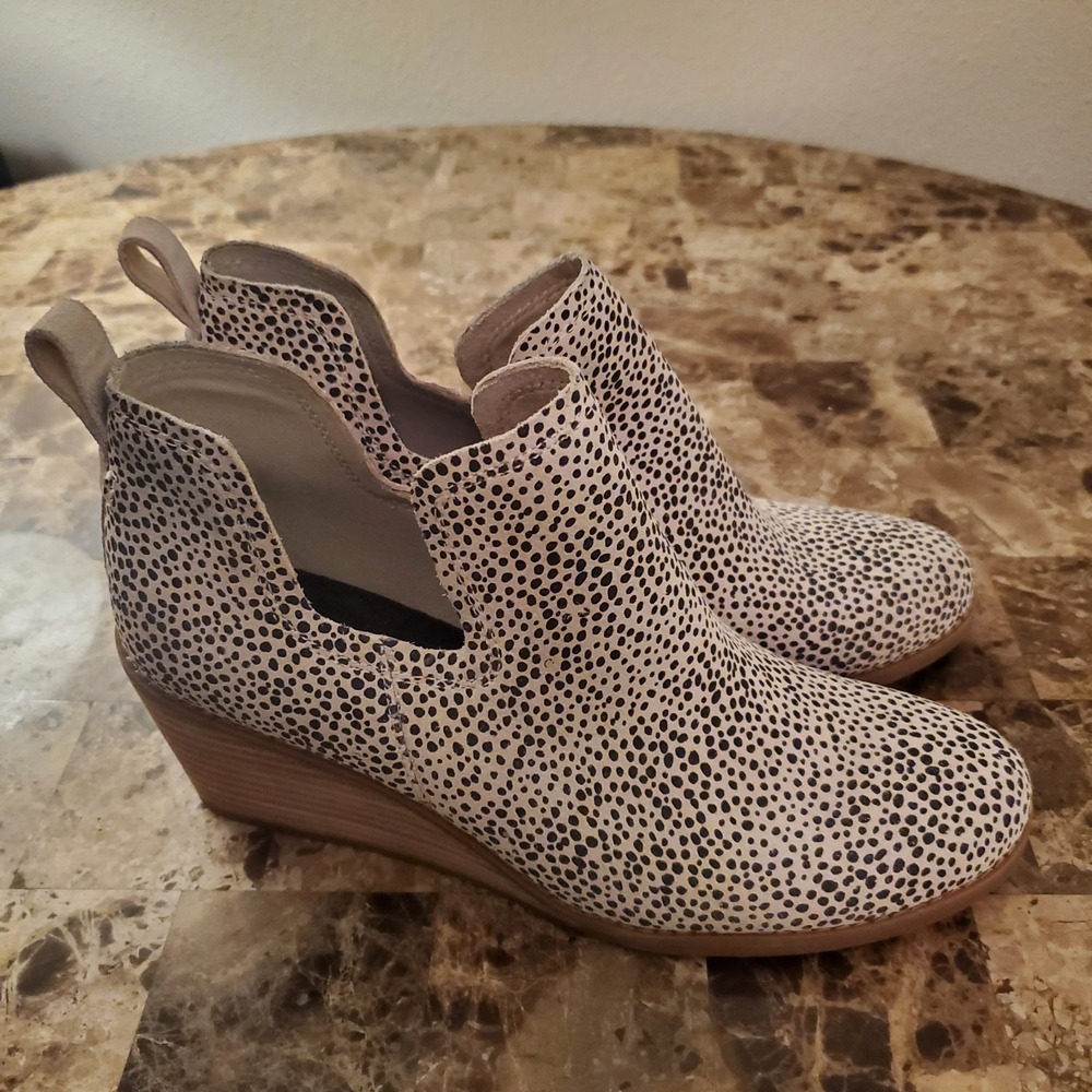 TOMS Boots‎ Womens 8.5 Kallie Animal Print Casual Wedge Ankle Bootie Cut out
